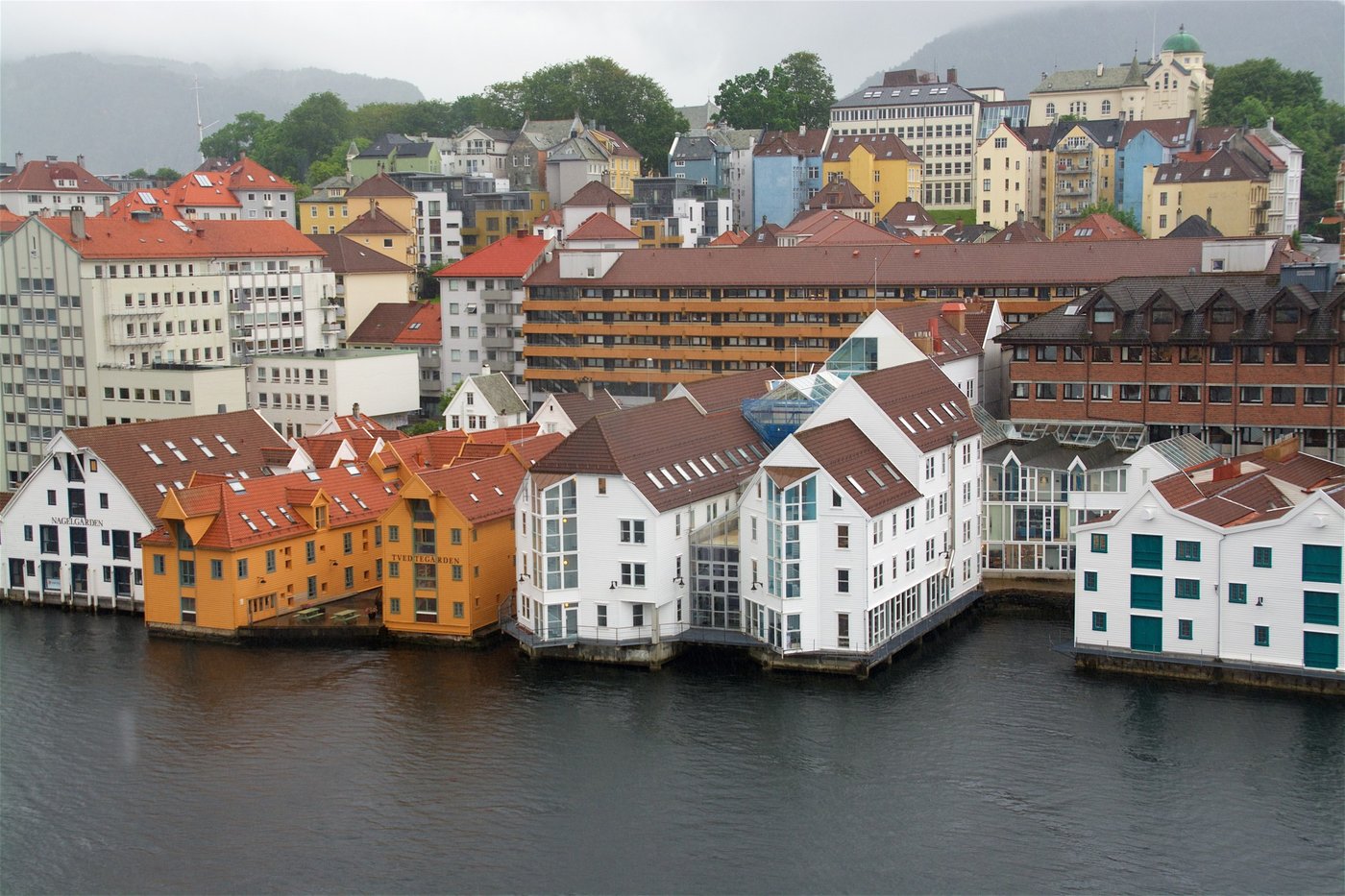 bergen-norway_t20_EOQb6J