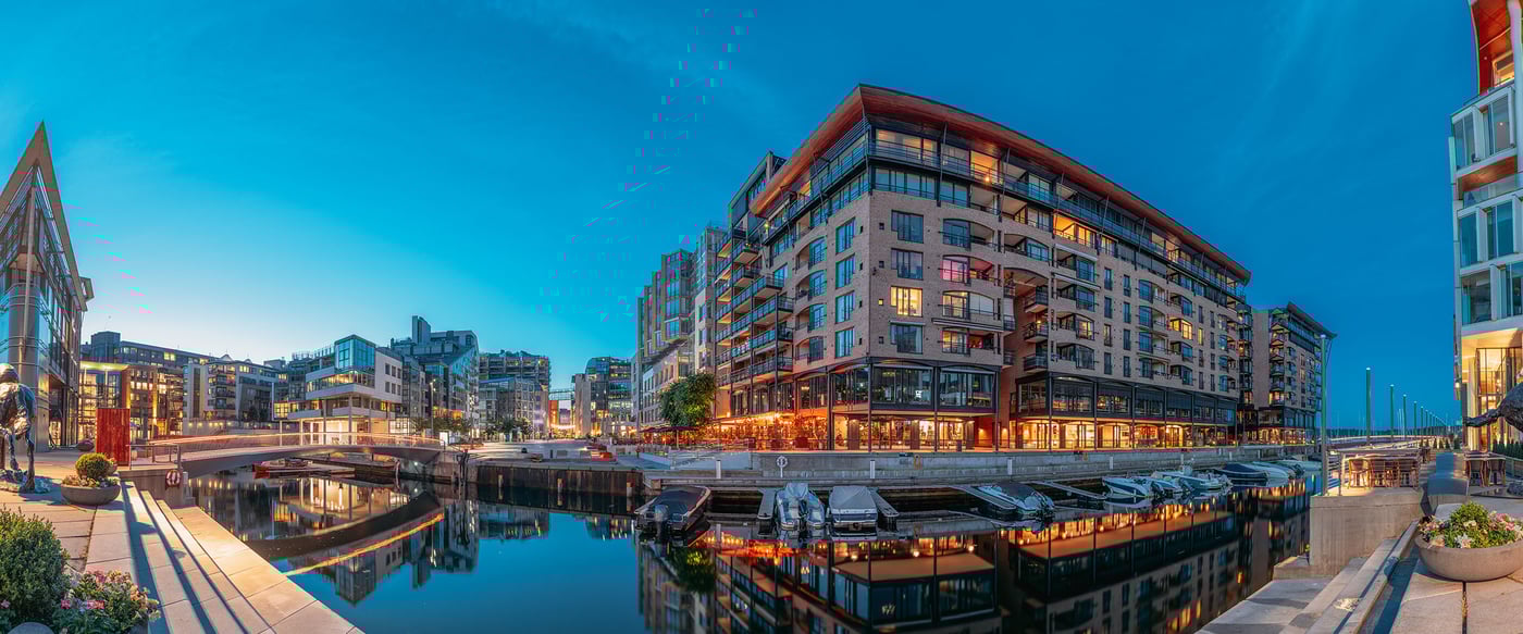 oslo-norway-night-embankment-and-residential-multi-AWLEDWK