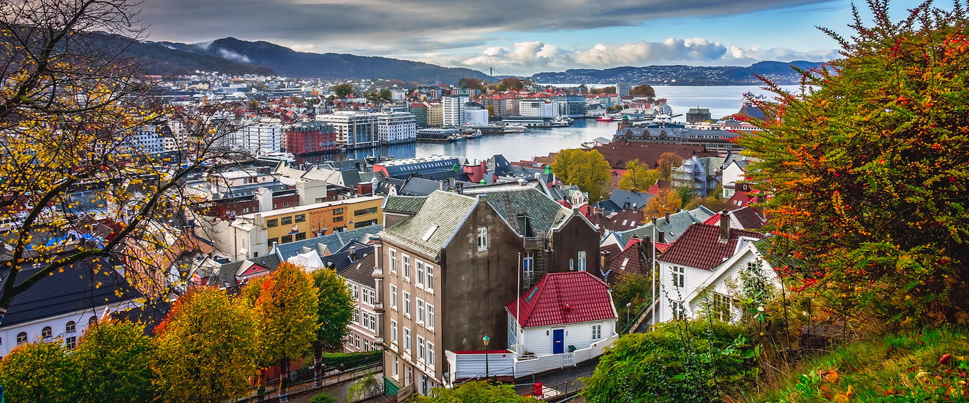 view-of-the-beautiful-bergen-bay-in-autumn-PBVL3E9